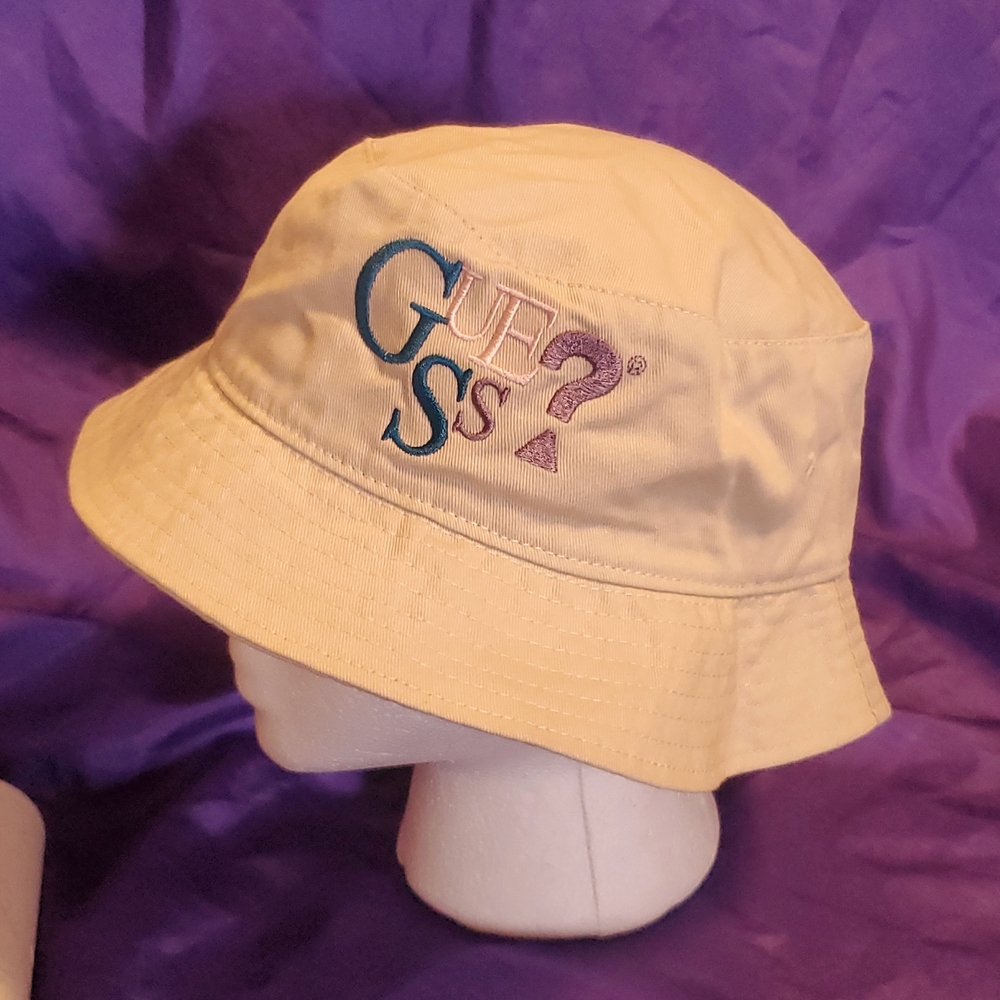 Guess bucket hat khaki uni-sex colorful?